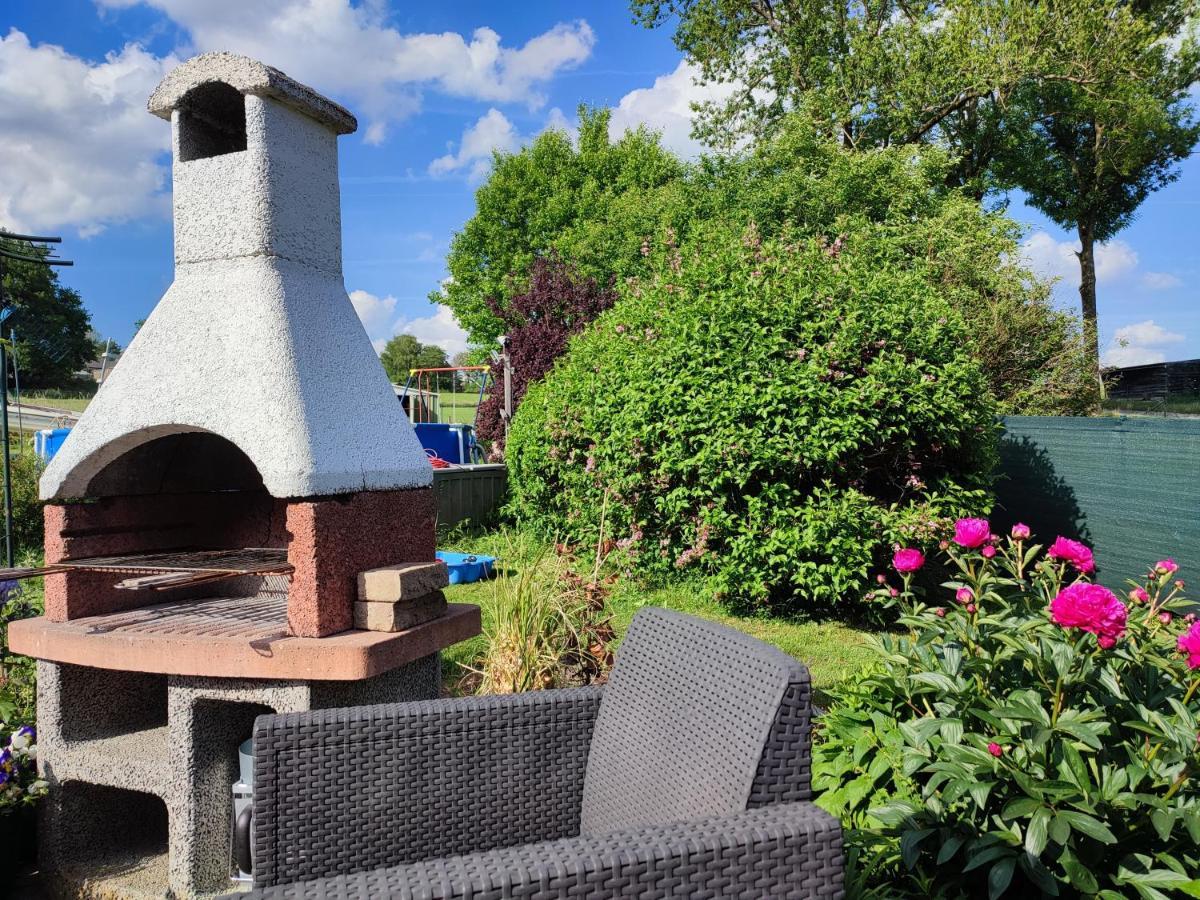 Vakantiestudio Ciney Chapois Bagian luar foto