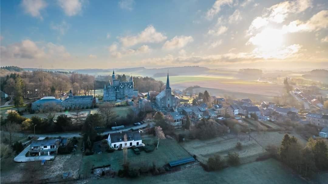 Vakantiestudio Ciney Chapois Bagian luar foto