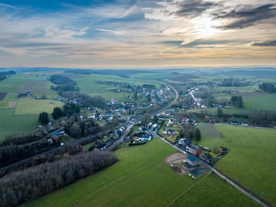Vakantiestudio Ciney Chapois Bagian luar foto