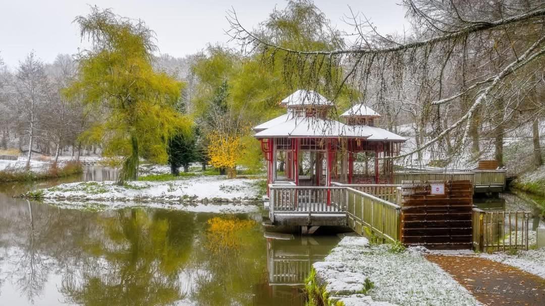 Vakantiestudio Ciney Chapois Bagian luar foto