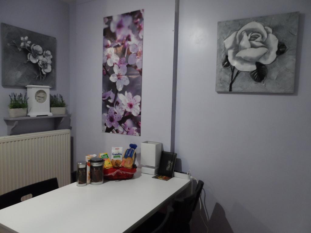 Vakantiestudio Ciney Chapois Bagian luar foto
