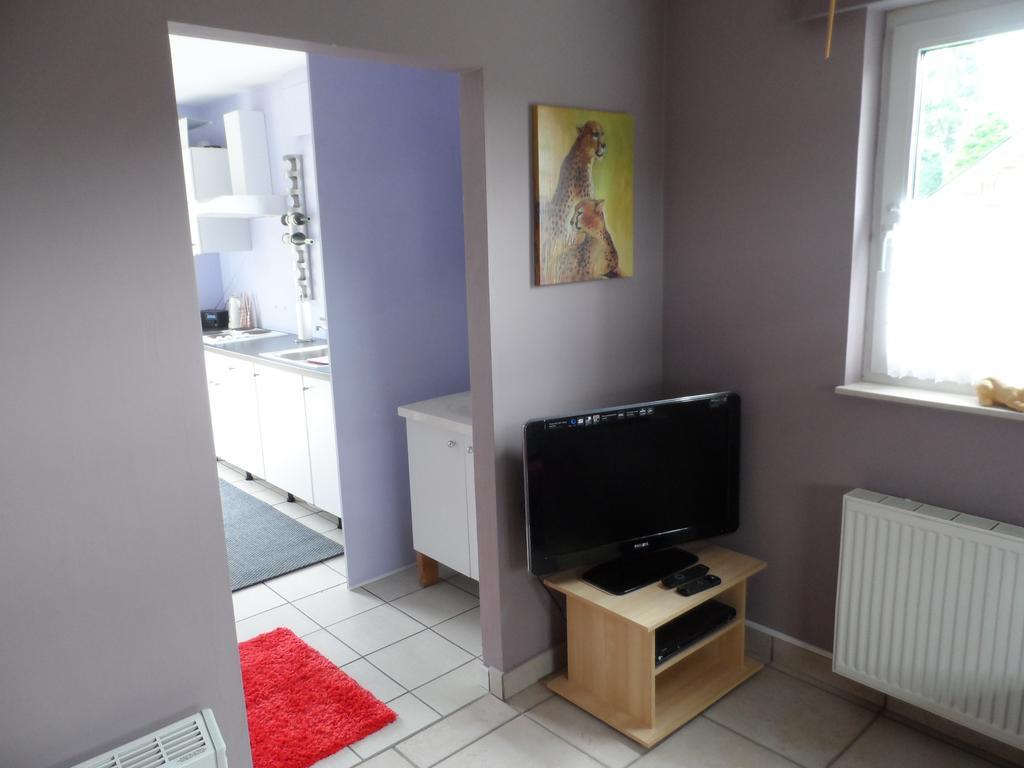 Vakantiestudio Ciney Chapois Bagian luar foto