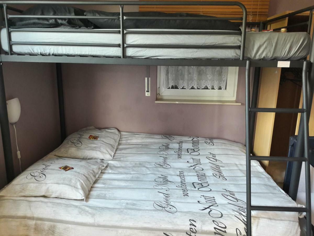 Vakantiestudio Ciney Chapois Bagian luar foto